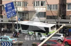 上海车辆冲人行道,引发社会广泛关注与反思