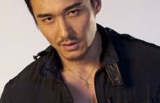 胡兵个人资料简介,多才多艺的影视明星，从模特到演员的华丽转身