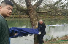 的哥跳河救人,无畏牺牲，守护生命之光