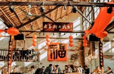 自残式关税血洗美股！三大股指创近5年最大单日跌幅苹果、英伟达、特斯拉等均重挫【美股盘前】三大期指齐挫苹果跌超6%耐克跌超8%；特斯拉跌近4%Q1交付创2022年今后新低；瑞银：关税全数实践将把美国通胀
